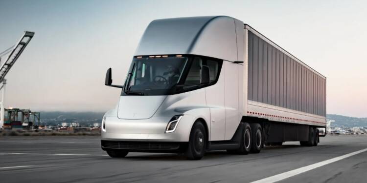 Tesla prepara entrada do Semi na Europa em 2027