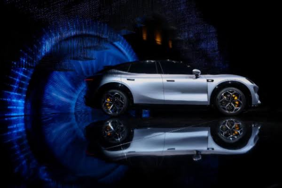 Novo SUV compacto da Aiva, ME7 apresentado em Paris