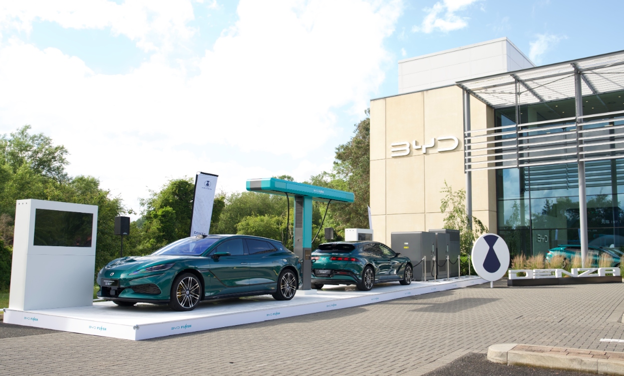 BYD vai instalar 3.000 postos de carregamento ultrarrápido na Europa até ao final de 2027