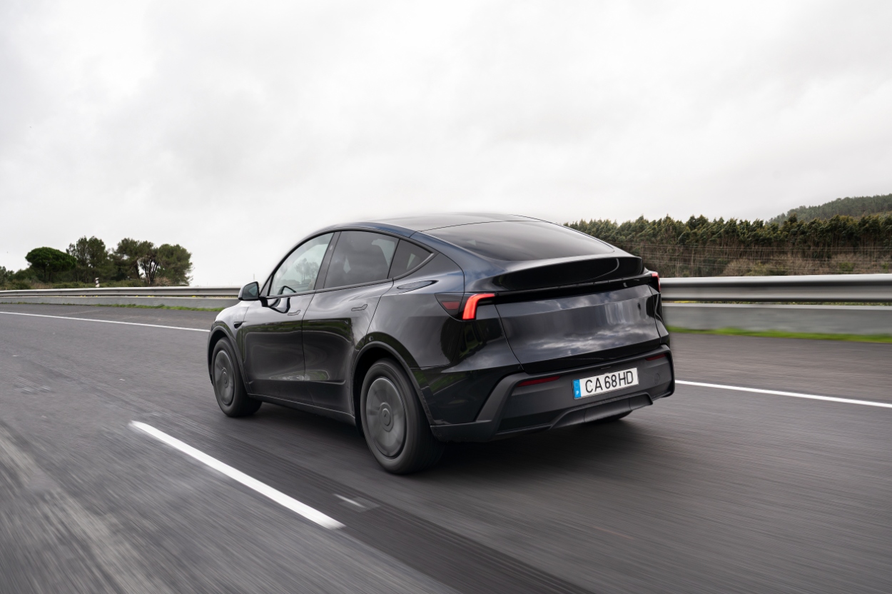 Frente a frente Tesla Model e XPeng G6