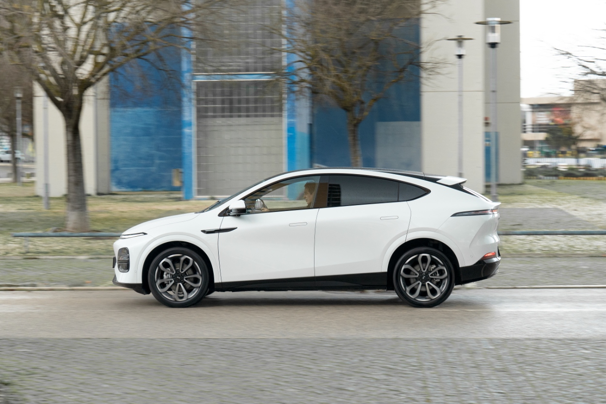 Frente a frente Tesla Model e XPeng G6