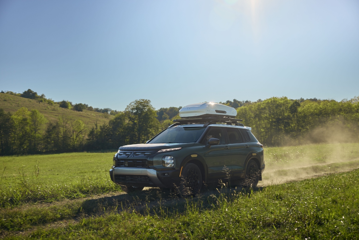 Mitsubishi vai apresentar o Outlander Diamond Trail Edition na edição 2026 do SEMA