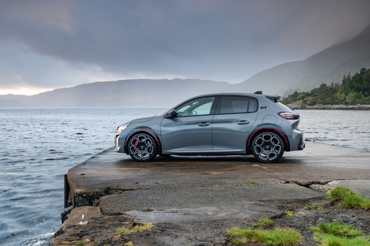 Peugeot E-208 GTI elétrico