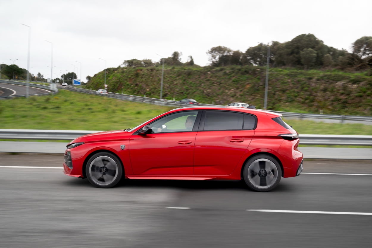 TESTE – Peugeot 308 Hybrid 145 CV