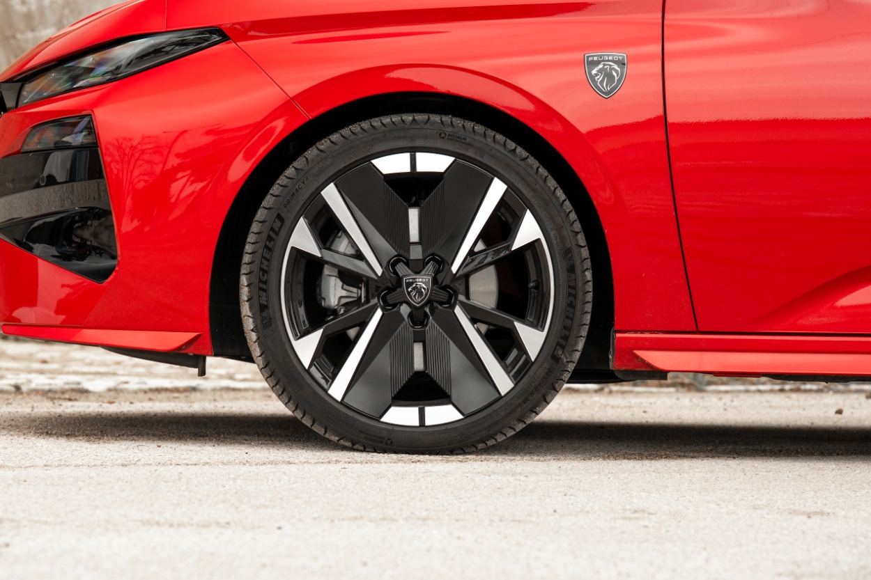 TESTE – Peugeot 308 Hybrid 145 CV