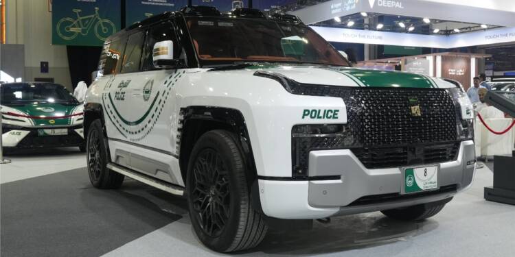 Polícia do Dubai tem SUV que flutua