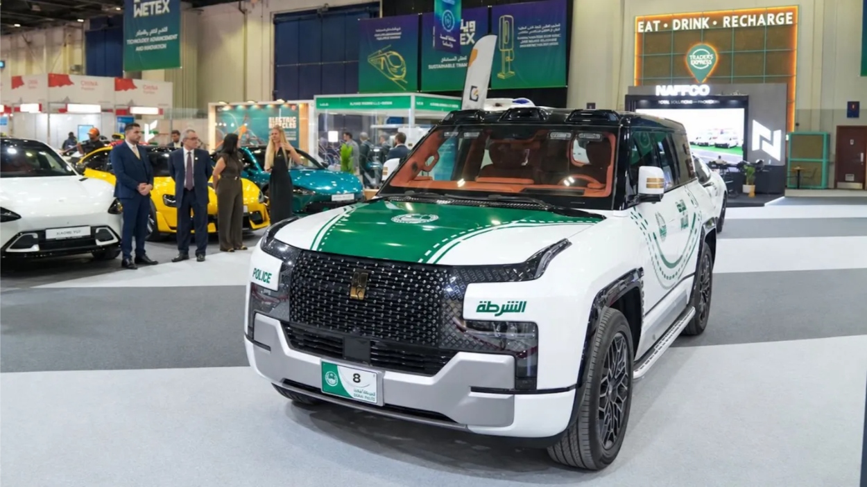 Polícia do Dubai tem SUV que flutua