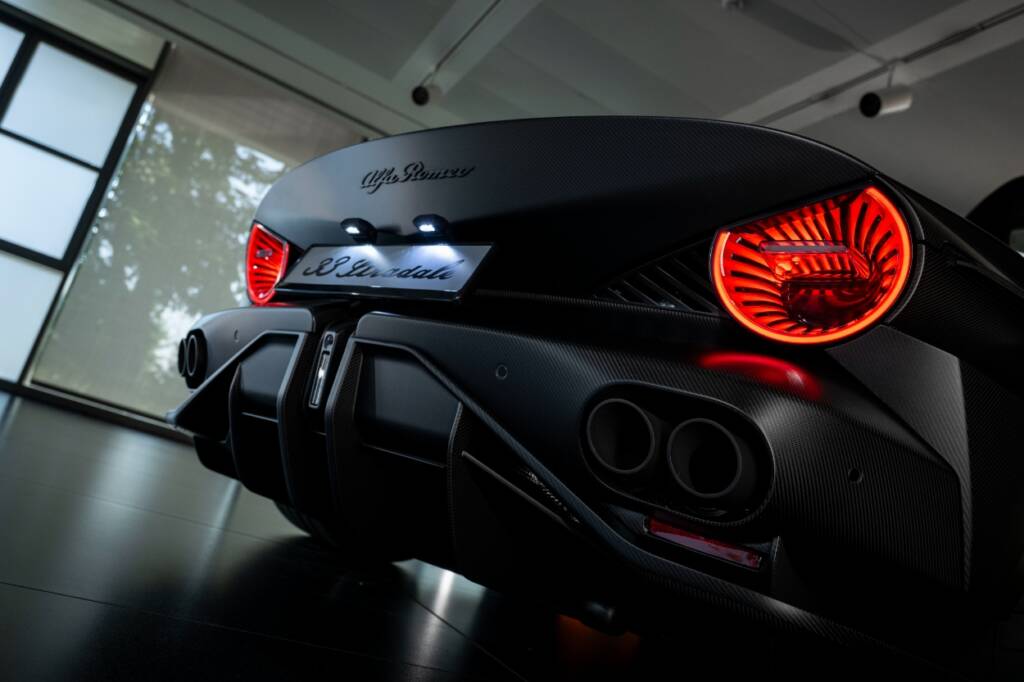 Exclusivo Alfa Romeo 33 Stradale Perla Nera