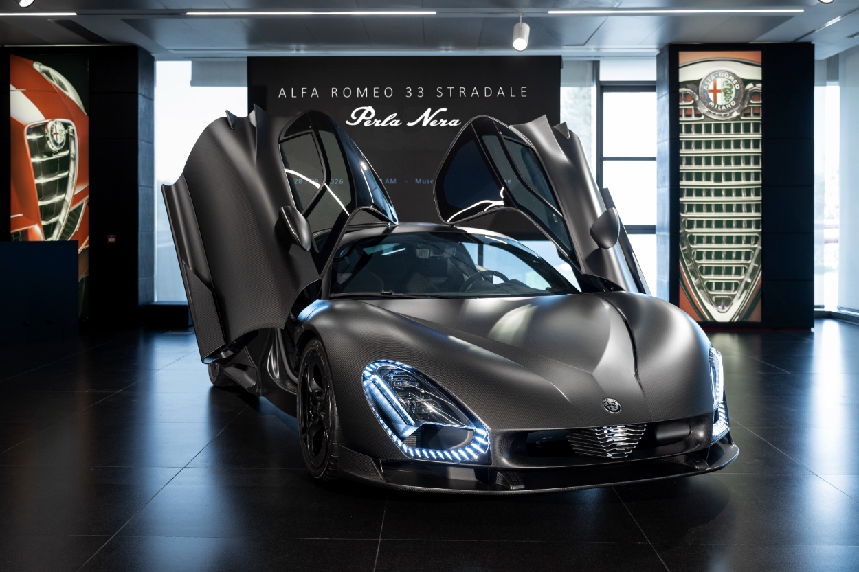 Exclusivo Alfa Romeo 33 Stradale Perla Nera