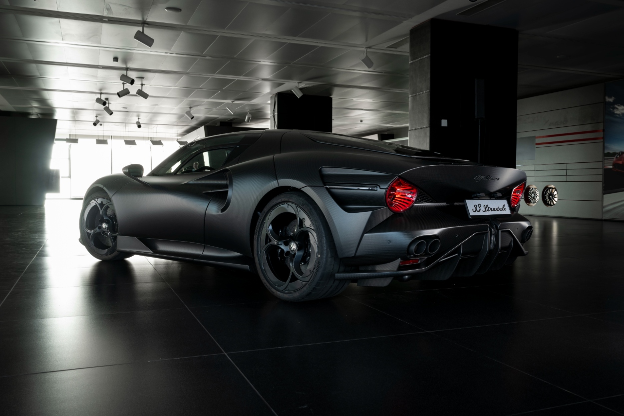 Exclusivo Alfa Romeo 33 Stradale Perla Nera