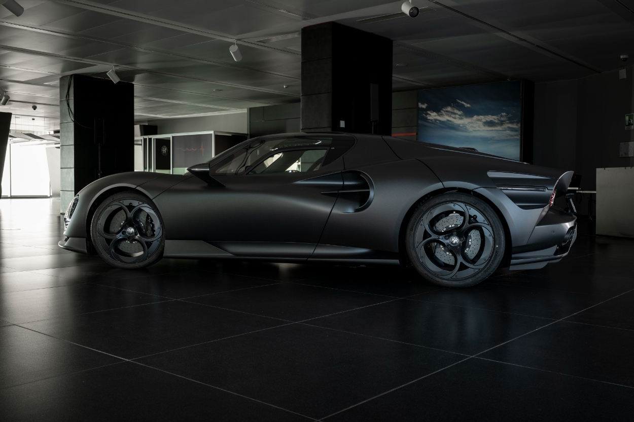 Exclusivo Alfa Romeo 33 Stradale Perla Nera