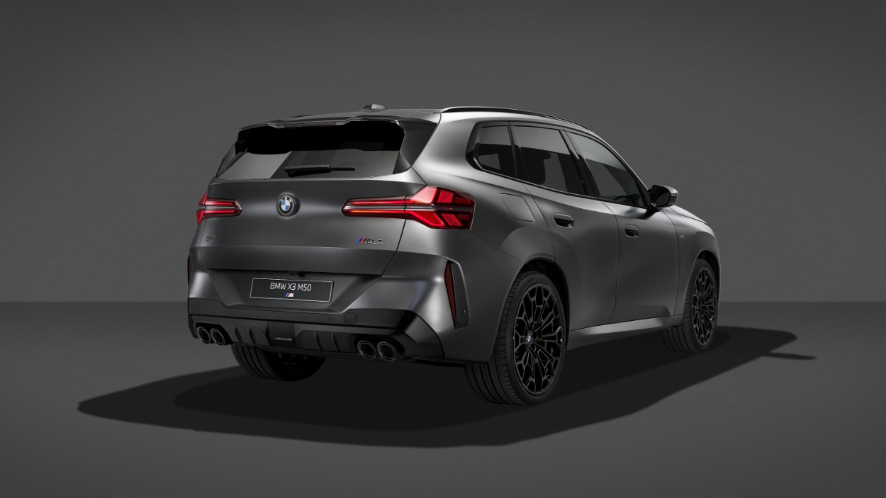 BMW X3 M50 ganha pack Black performance