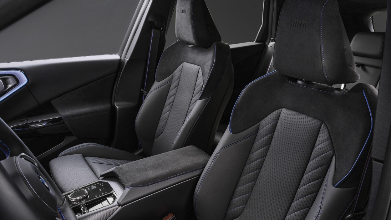 BMW X3 M50 ganha pack Black performance