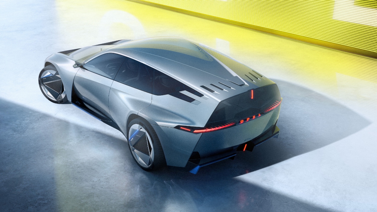 Opel STX Concept mostra o futuro da Astra Sports Tourer