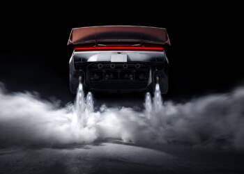 Parece impossível, mas o Tesla Roadster consege mesmo voar